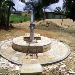 Ein neuer Trinkwasserbrunen in Pouna, Kamerun